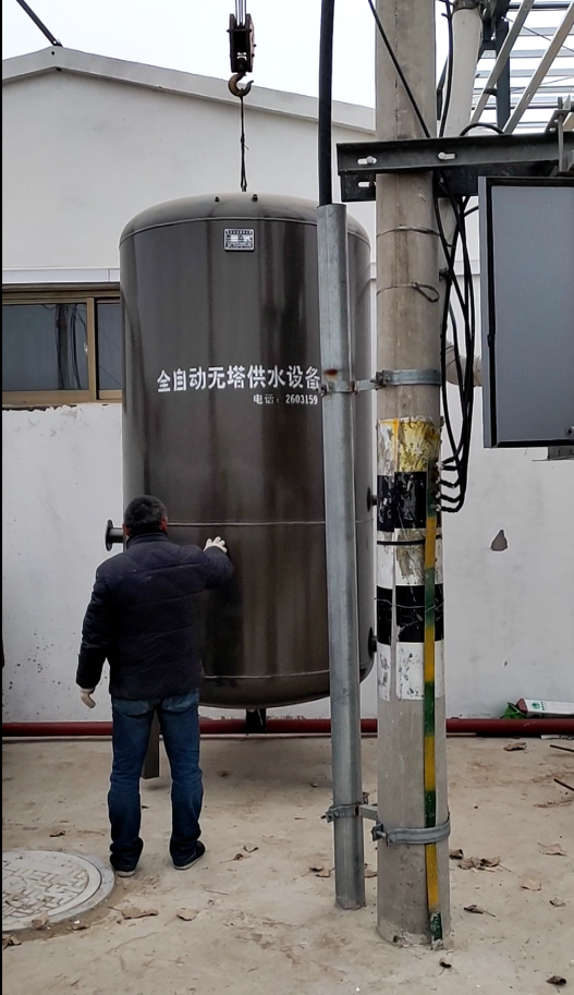 定州市东湖冷库安装5吨供水罐一台